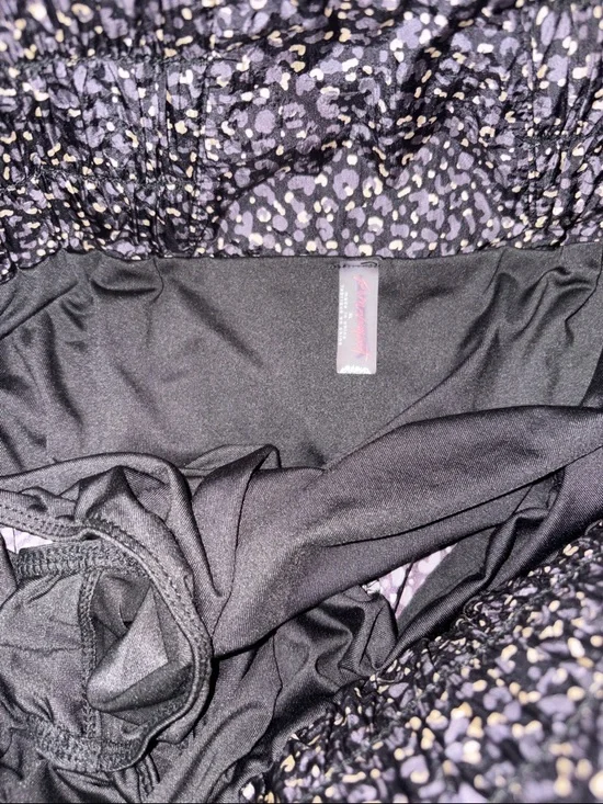 Lot of 6 - Women's Athletic Shorts - Built in Liners or Tights-Mixed designs - Picture 8 of 16